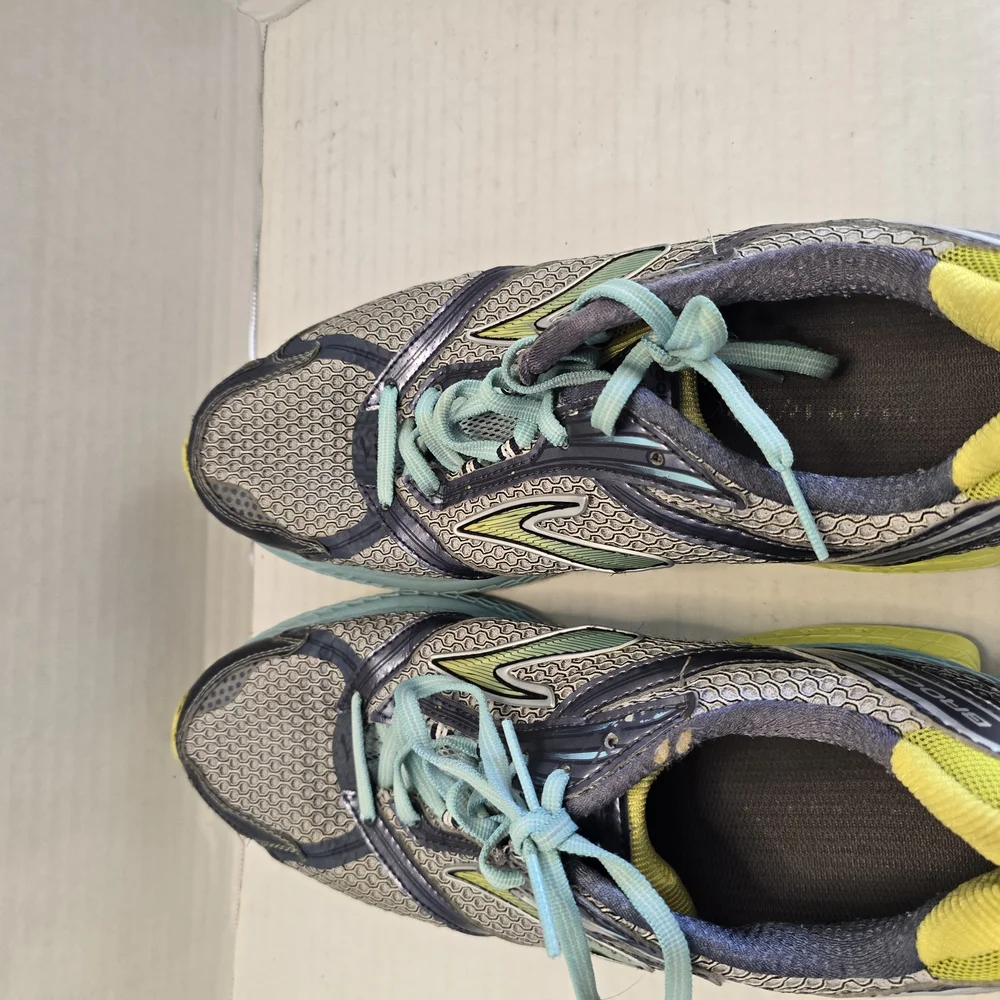 Brooks Gray and Yellow‎ Athletic Shoes with Breathable Mesh and Modern Design